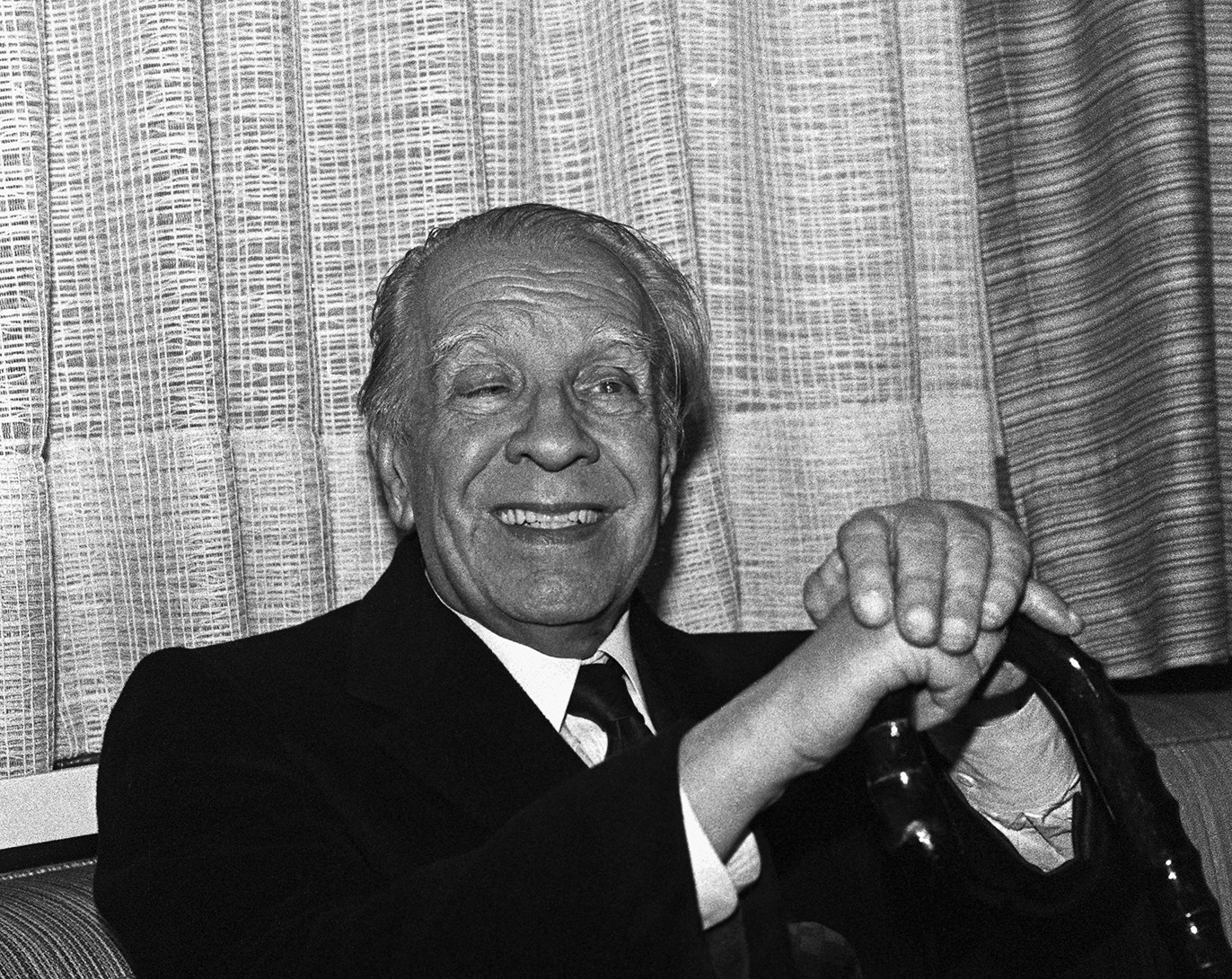 Jorge Luis Borges & the plural I